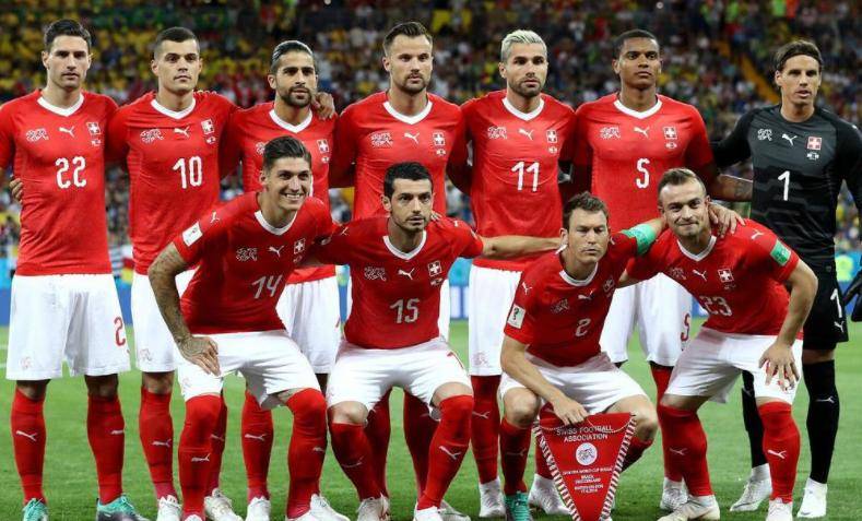 包含科索沃队在比赛中大放异彩，赢得胜利的词条