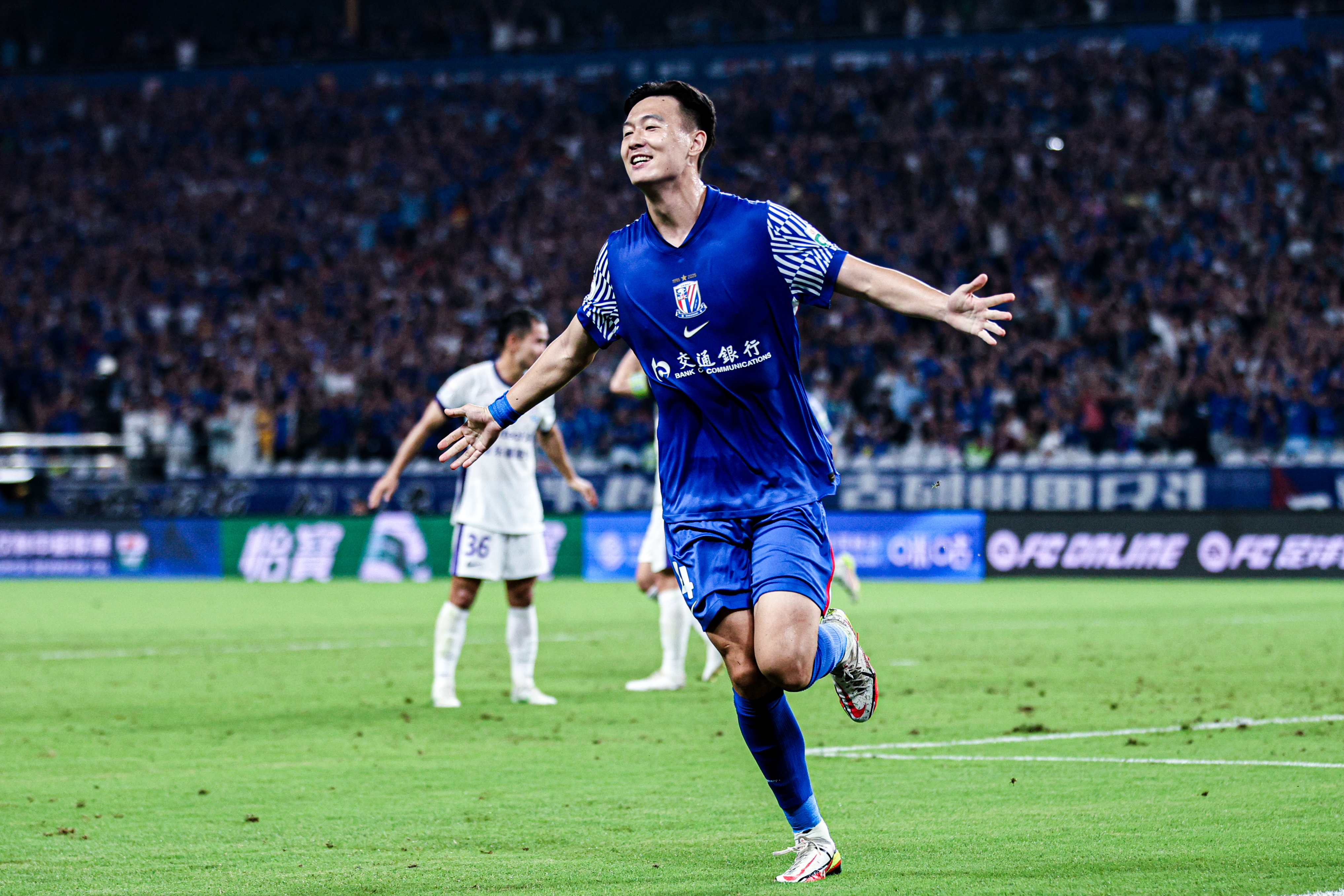 上海球员表现亮眼,为球队锦上添花 上海球员表现亮眼,为球队锦上添花