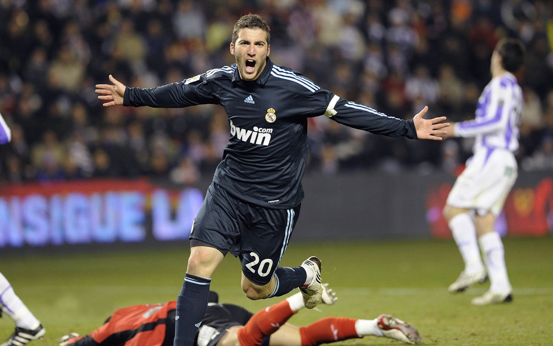 哥斯达黎加狂胜瑞典,西甲国家德比焦点战外的足球奇迹